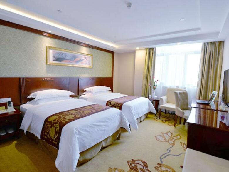 Vienna Hotel Shanghai Jinshan Wei Railway Station