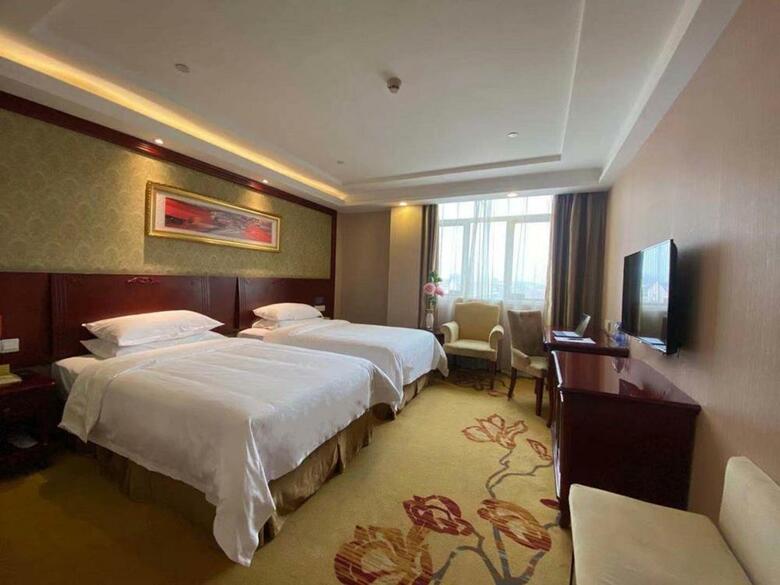 Vienna Hotel Shanghai Jinshan Wei Railway Station