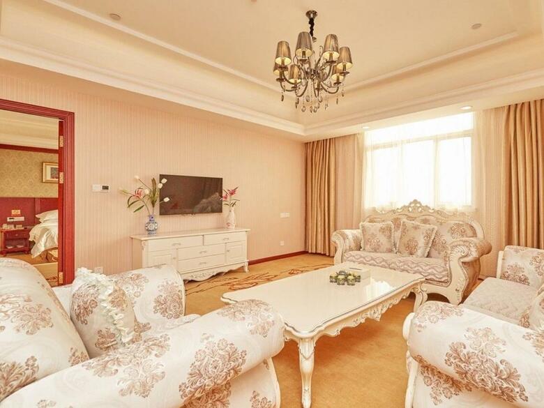 Vienna Hotel Shanghai Jinshan Wei Railway Station