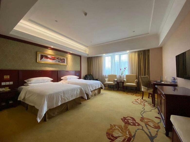 Vienna Hotel Shanghai Jinshan Wei Railway Station