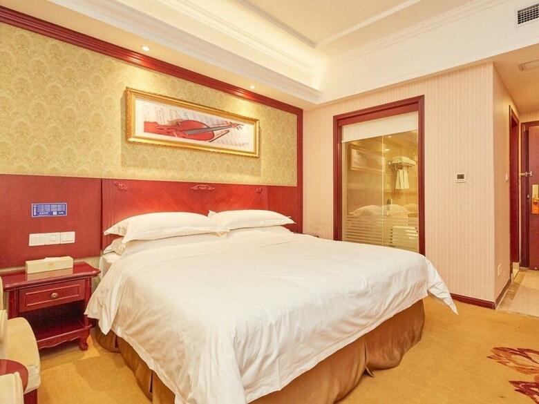 Vienna Hotel Shanghai Jinshan Wei Railway Station