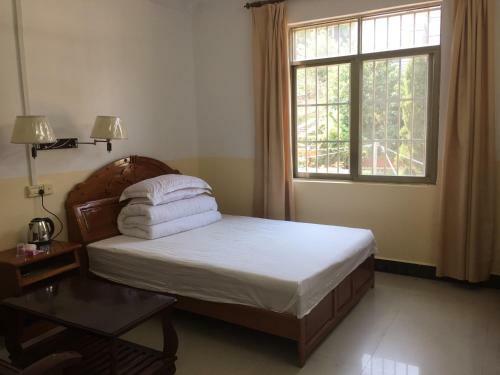 Hostal West City Guesthouse