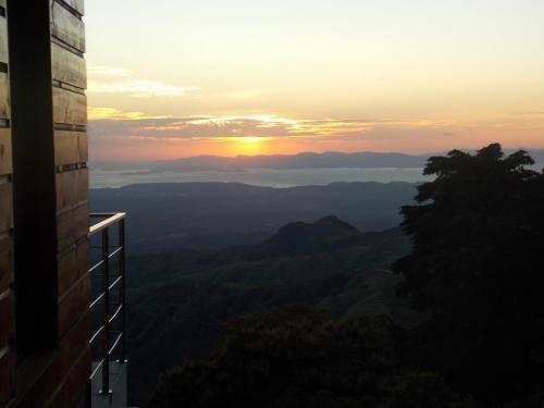 Hostal Helvetico Chalets & Reserve