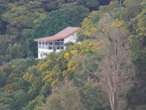 Hostal Helvetico Chalets & Reserve