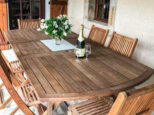 Comfortable Holiday Home In Cerilly With Private Pool