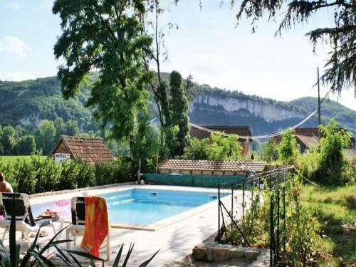Cozy Holiday Home In Tour-de-faure With Swimming Pool