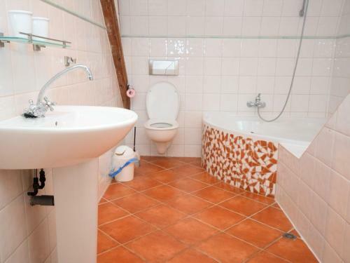 Cozy Holiday Home In Tour-de-faure With Swimming Pool