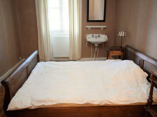 Cozy Holiday Home In Tour-de-faure With Swimming Pool