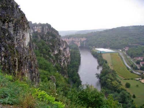 Cozy Holiday Home In Tour-de-faure With Swimming Pool
