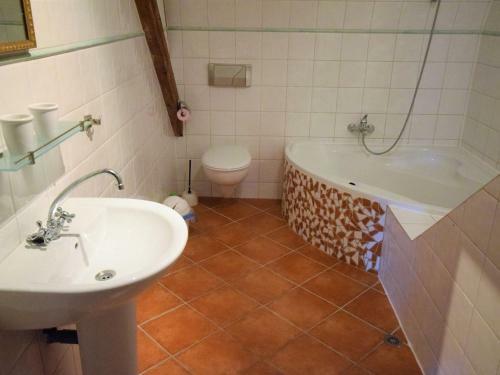 Cozy Holiday Home In Tour-de-faure With Swimming Pool