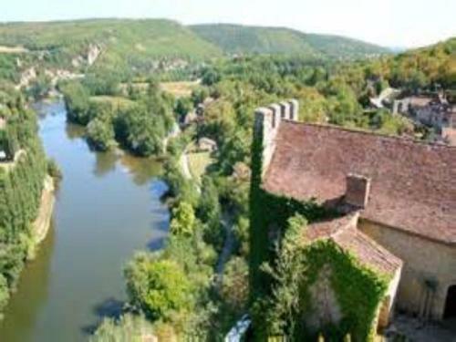Cozy Holiday Home In Tour-de-faure With Swimming Pool