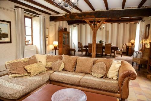 Nalliers Villa Sleeps 8 Pool Wifi