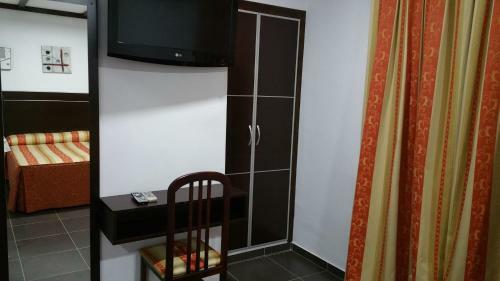 Hostal Restaurante El Lirio