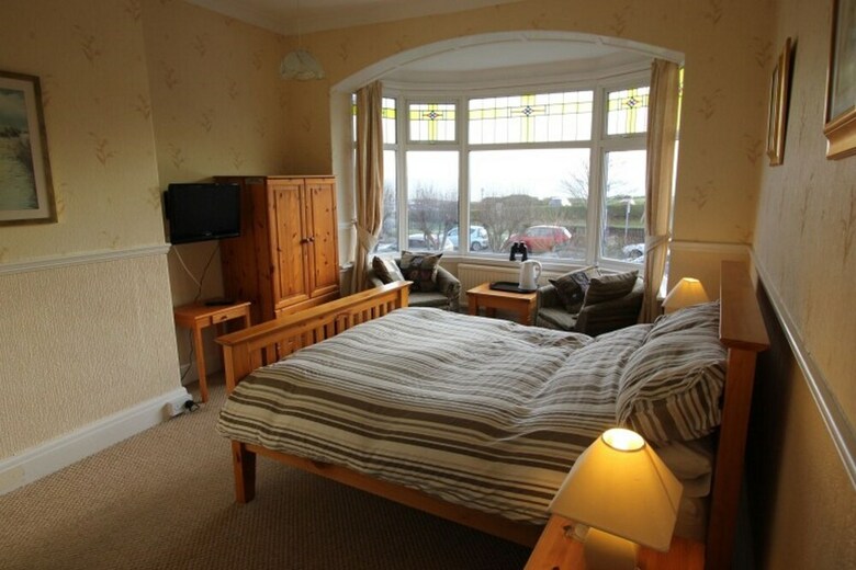 Hostal Bay Court
