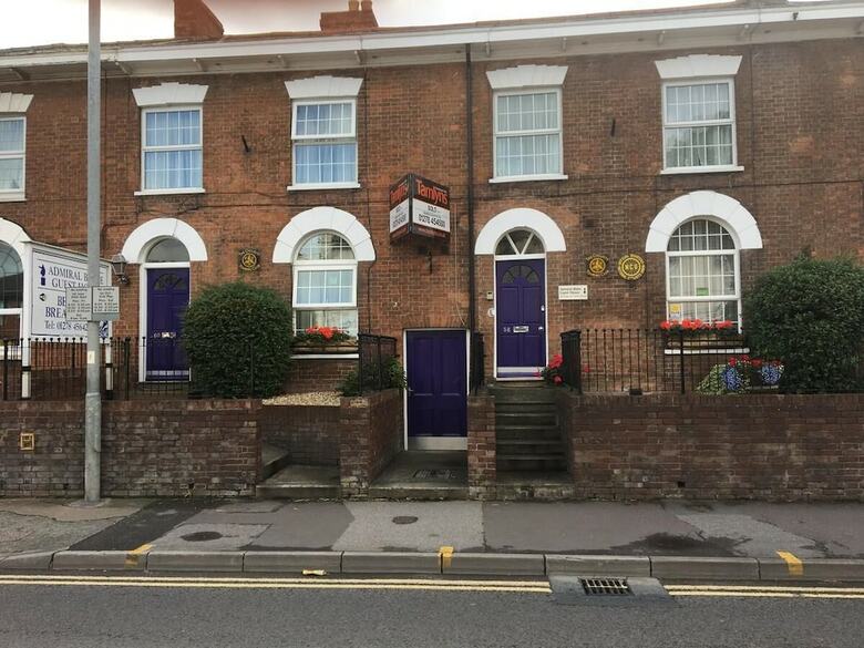 Hostal Admiral Blake Guesthouse