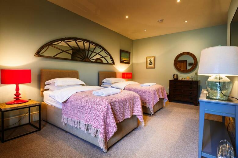 Bed & Breakfast Chippenham Park Kitchen Garden Rooms