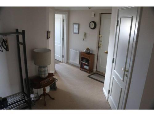 Contemporary Apartment Off Queensferry Road