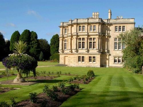 17 Sherborne House, Burford