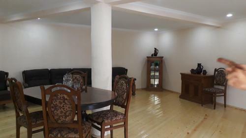 Hostal Guesthouse Robi