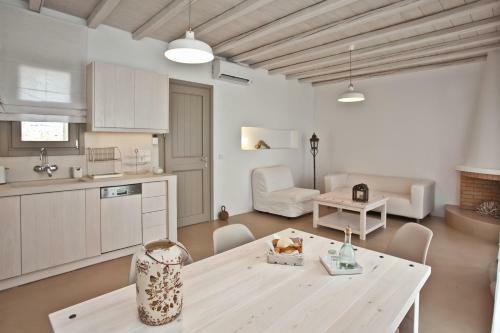 White Tinos Luxury Suites