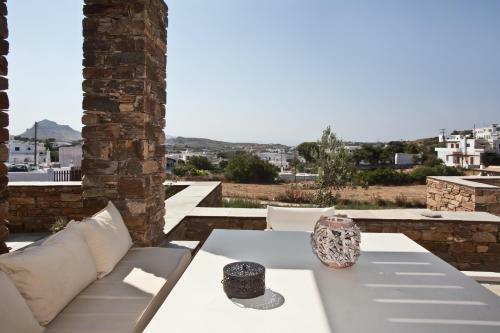 White Tinos Luxury Suites