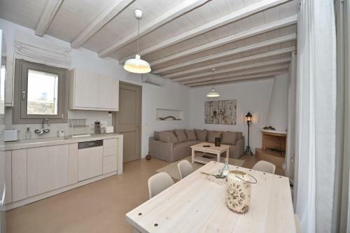 White Tinos Luxury Suites
