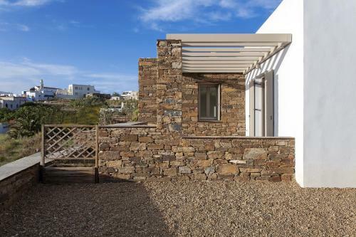 White Tinos Luxury Suites