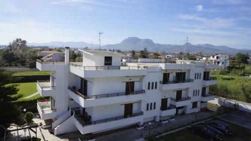 Chris Studios & Apartments