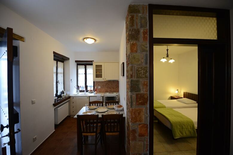 Esperos Suites & Villas