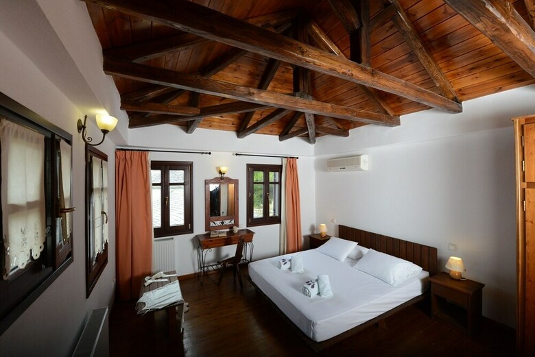 Esperos Suites & Villas