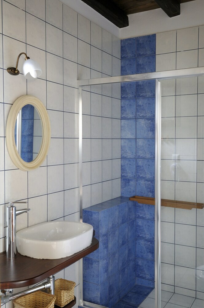 Esperos Suites & Villas