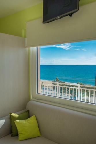 Hotel Whitesands Beach Resort