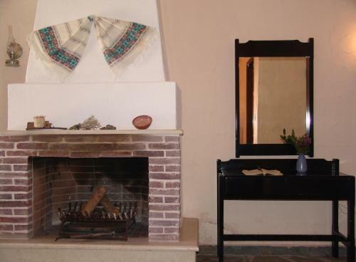 Arolithos Traditional Village Hotel