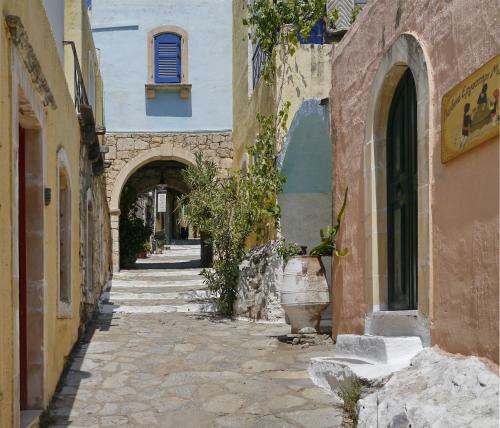 Arolithos Traditional Village Hotel