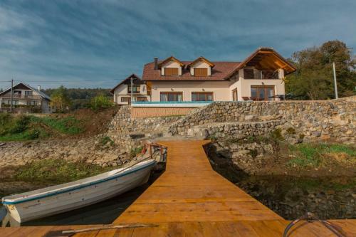 Jezerska Villa