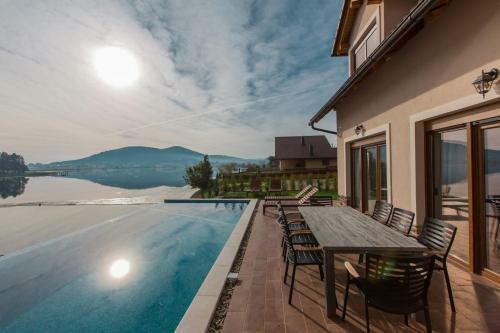 Jezerska Villa