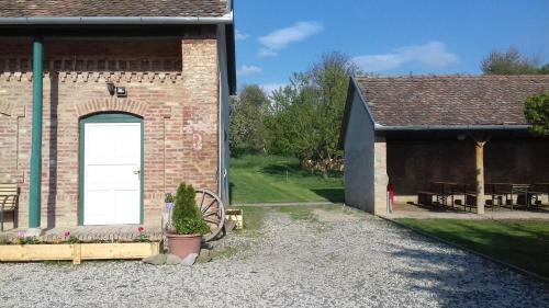 Bed & Breakfast Hegyh�t - Izm�ny �d�l?h�z