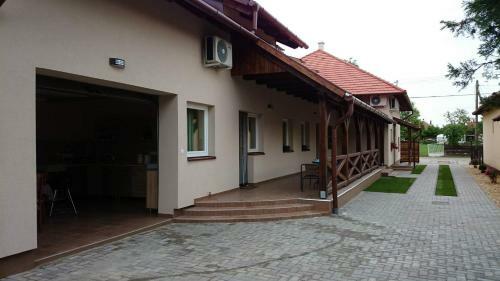 Hostal Rivi�ra Vend�gh�z