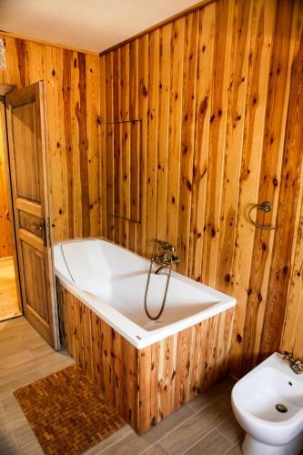 Hunor Hotel �s �tterem