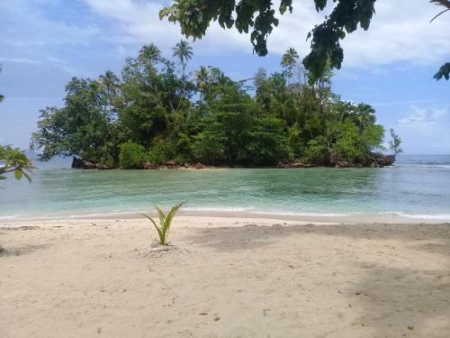 Posada Nusa Nalan Beach Resort
