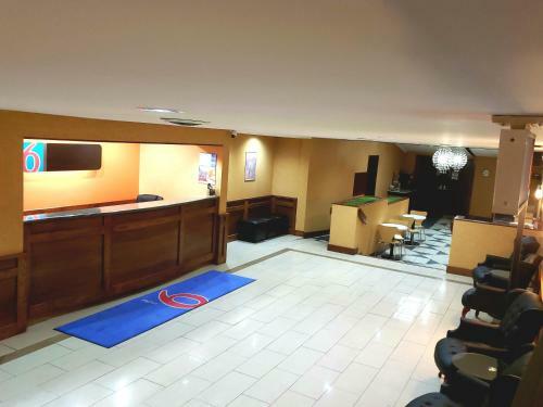 Hotel Motel 6 Trenton On