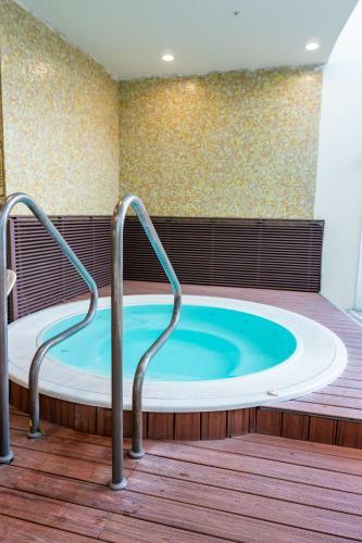 Hotel Ramada Resort Hadera Beach