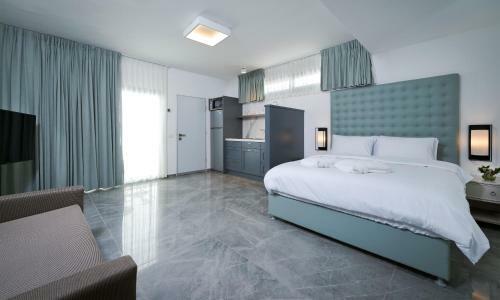 Roni Suite