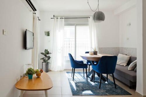 Central Apartment By The Sea