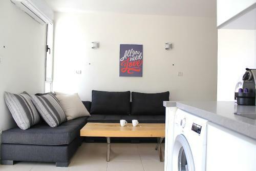 Apartamento By31 Central-modern-balcony-bugrashov Beach