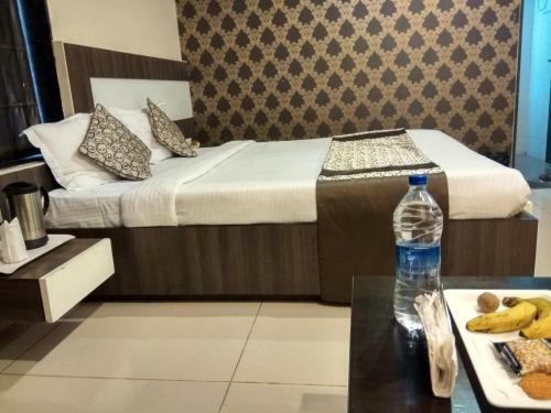Hotel Jk Rooms 121 Shaheen Int.-nr. Mahindra Co.-midc