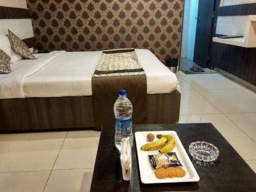 Hotel Jk Rooms 121 Shaheen Int.-nr. Mahindra Co.-midc