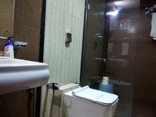 Hotel Jk Rooms 121 Shaheen Int.-nr. Mahindra Co.-midc