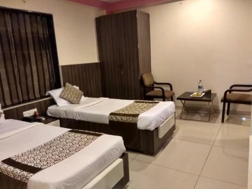 Hotel Jk Rooms 121 Shaheen Int.-nr. Mahindra Co.-midc