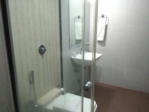 Hotel Jk Rooms 121 Shaheen Int.-nr. Mahindra Co.-midc